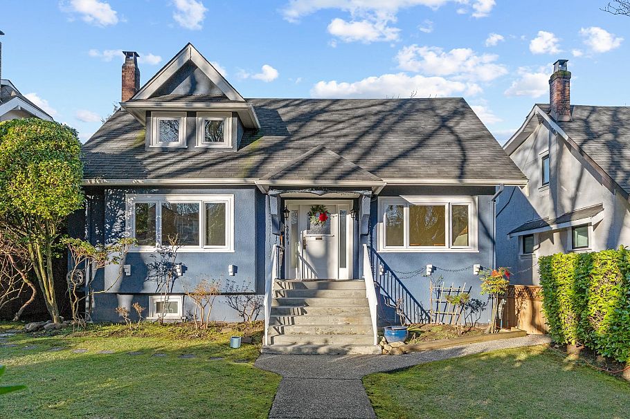 4069 W 14th Avenue Vancouver, BC - 1