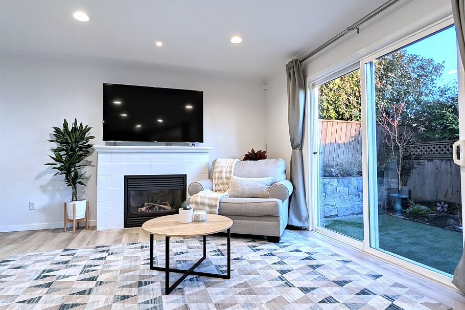 1 252 W 13th Street North Vancouver, BC - 5