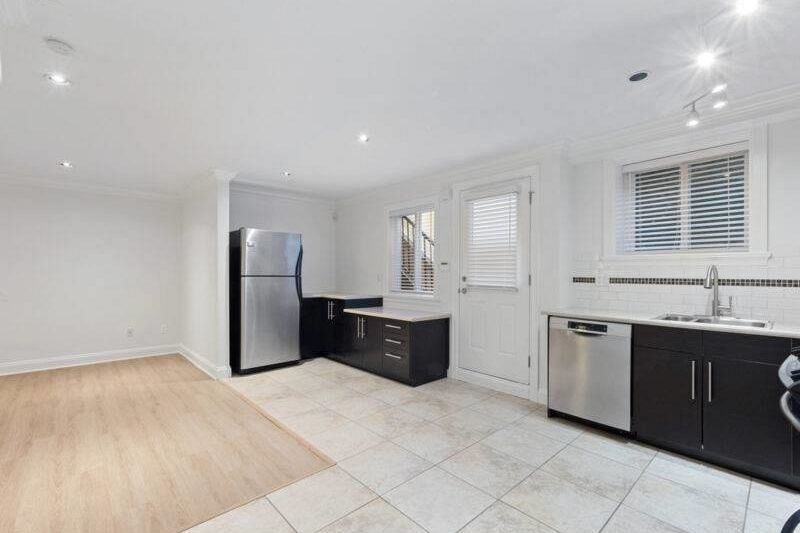 Basement Suite 4352 CAROLYN DRIVE, North Vancouver BC V7R 4A6 North Vancouver, BC - 7