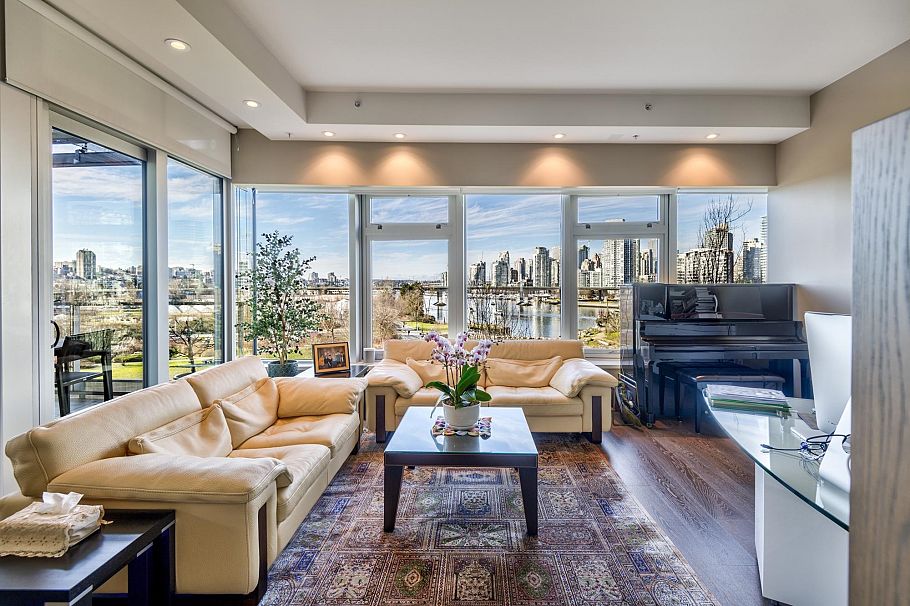 504 181 Athletes Way Vancouver, BC - 1