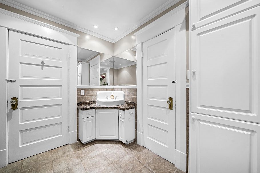 1928 W 13th Avenue Vancouver, BC - 21