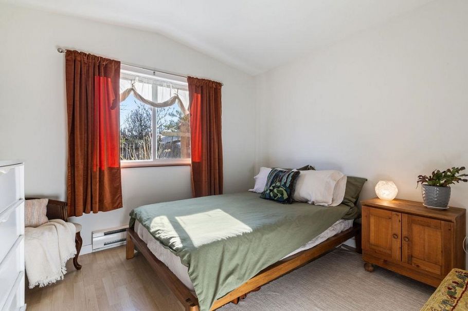 1315 W 15th Street North Vancouver, BC - 14