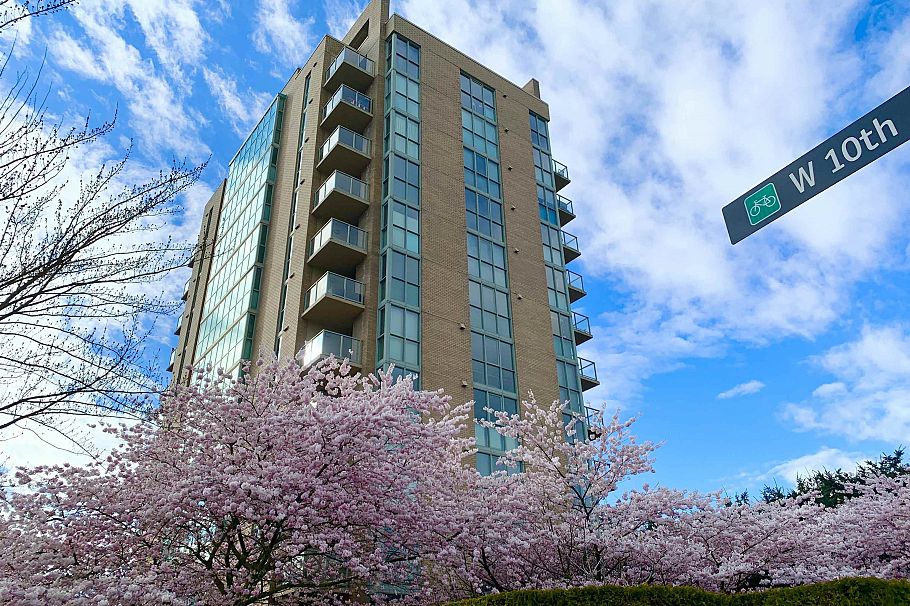 403 1633 W 10th Avenue Vancouver, BC - 1
