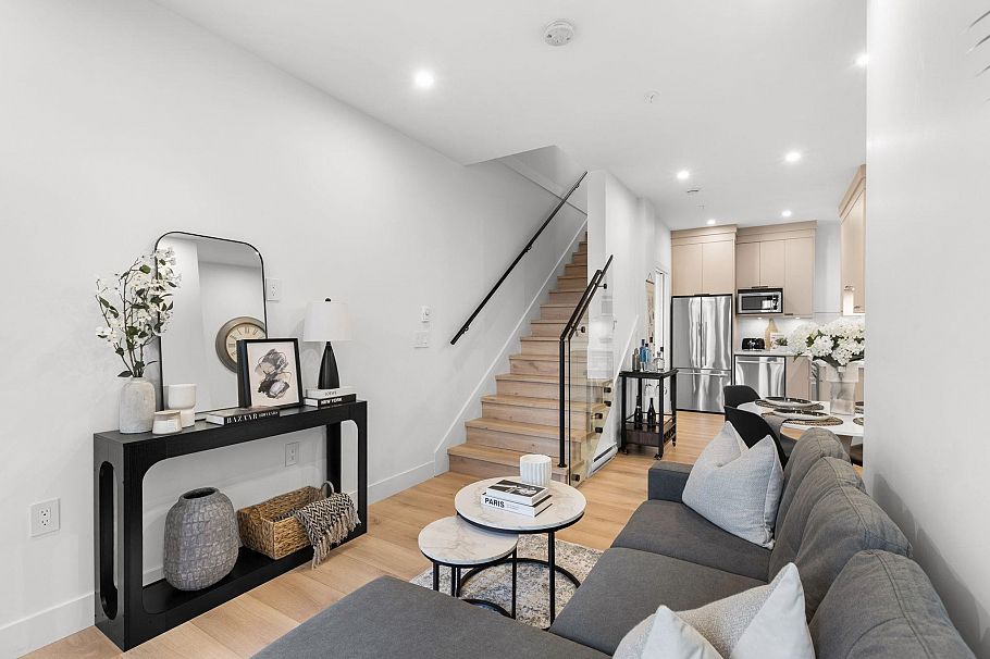 2632 Ward Street Vancouver, BC - 4