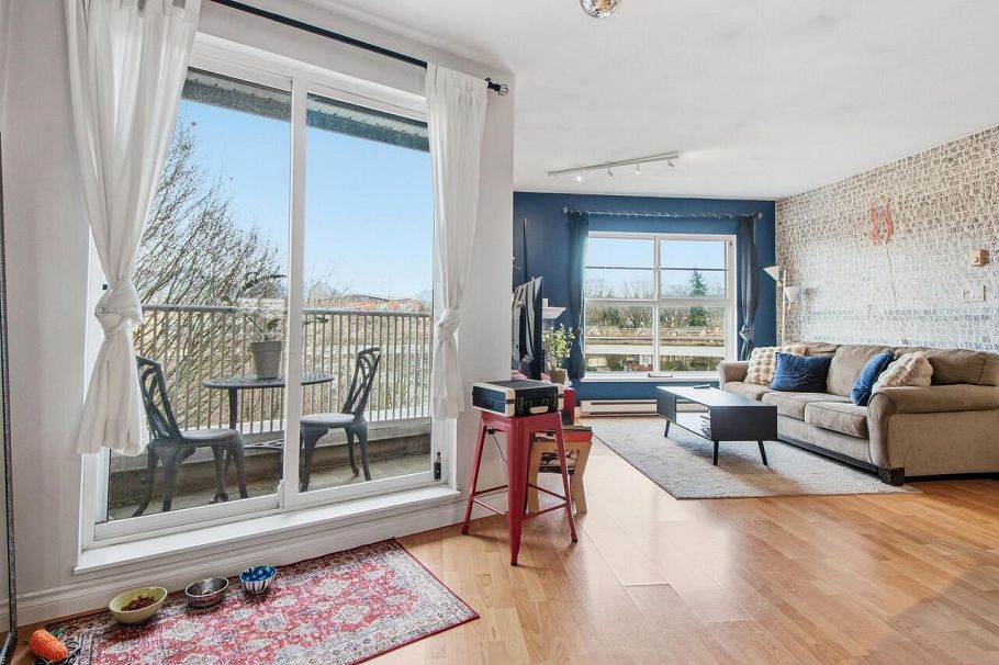 404 1688 E 8th Avenue Vancouver, BC - 2