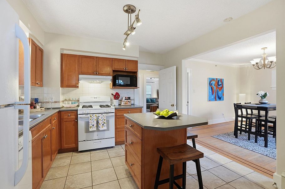 909 W 18th Avenue Vancouver, BC - 12