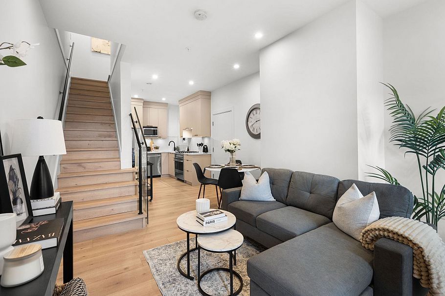 2632 Ward Street Vancouver, BC - 3