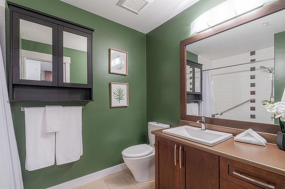 110 1468 St. Andrews Avenue North Vancouver, BC - 23