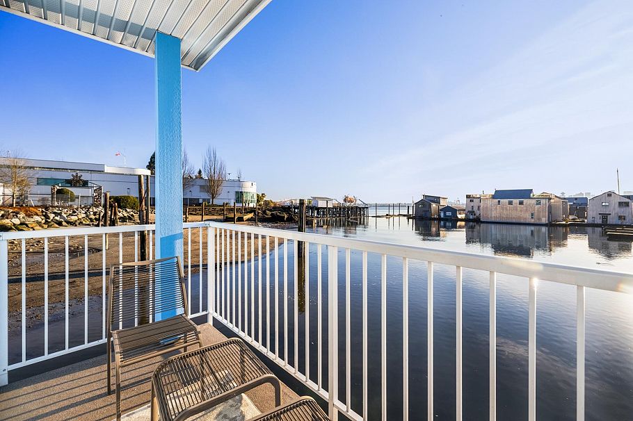 JNW04 415 Esplanade W North Vancouver, BC - 9