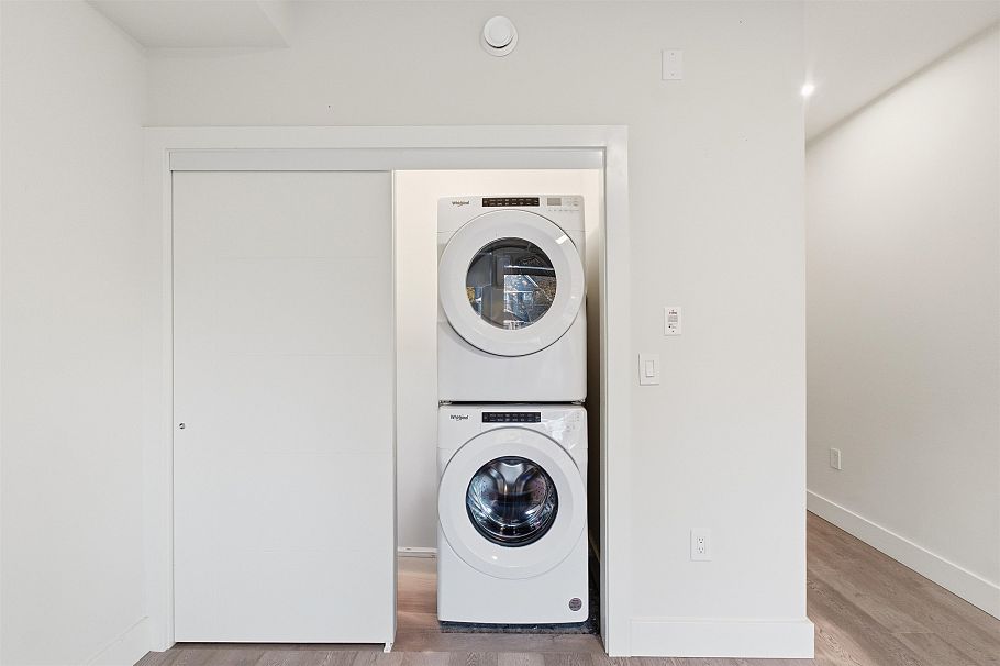 2 115 W Queens Road North Vancouver, BC - 21