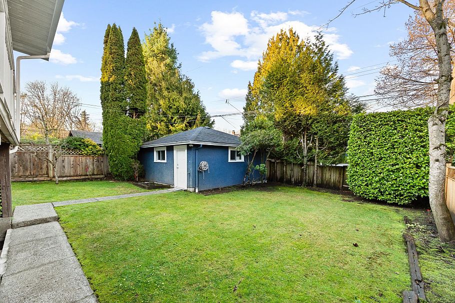 4069 W 14th Avenue Vancouver, BC - 35