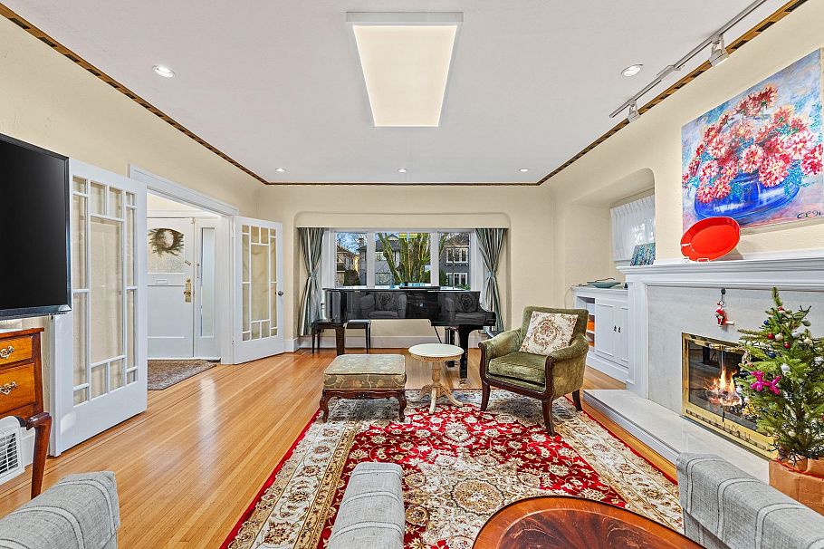 4069 W 14th Avenue Vancouver, BC - 4