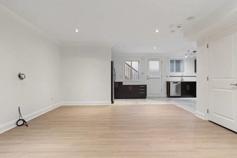 Basement Suite 4352 CAROLYN DRIVE, North Vancouver BC V7R 4A6 North Vancouver, BC - 8