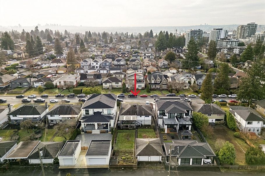 328 E 18th Street North Vancouver, BC - 28