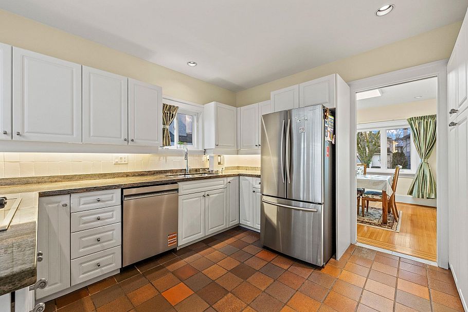 4069 W 14th Avenue Vancouver, BC - 7