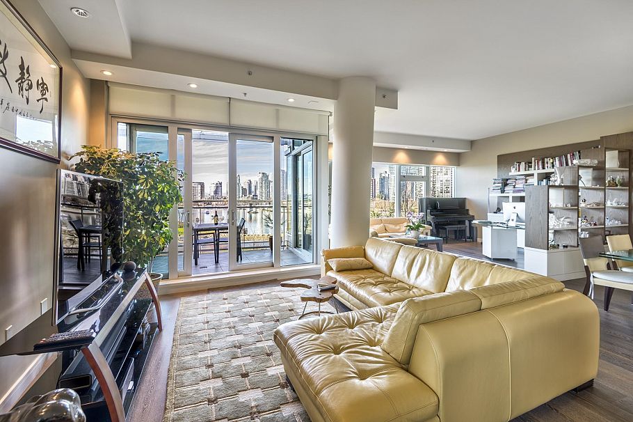 504 181 Athletes Way Vancouver, BC - 6