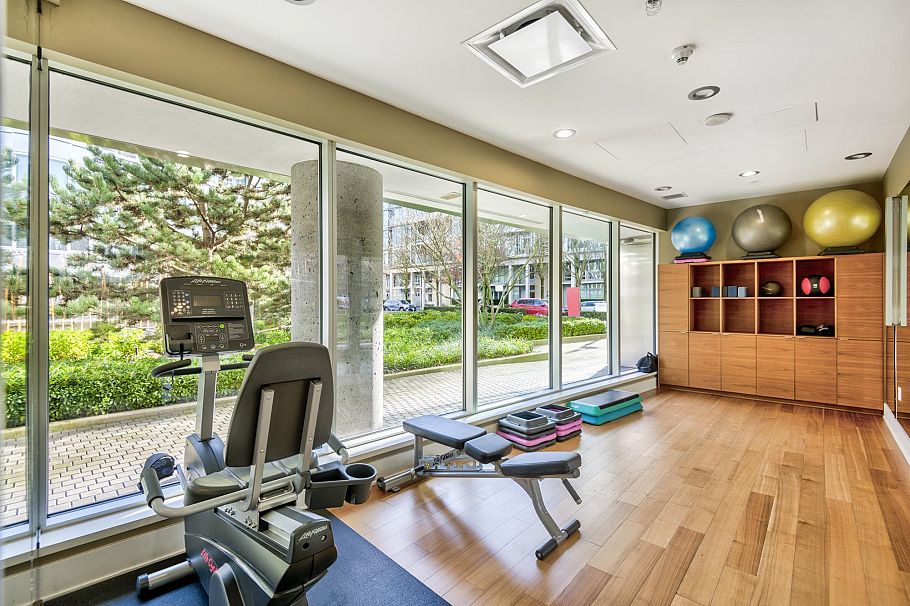 504 181 Athletes Way Vancouver, BC - 38