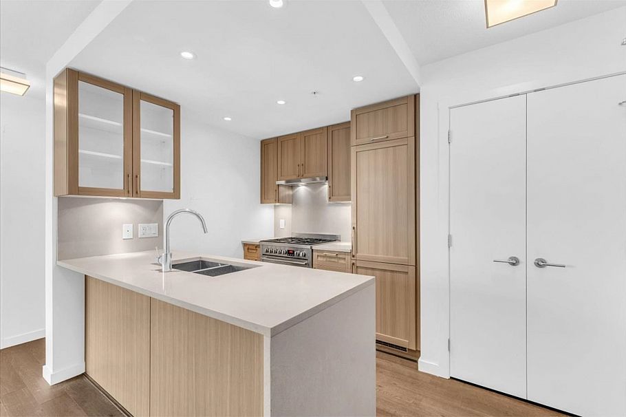 2502 5665 Boundary Road Vancouver, BC - 10