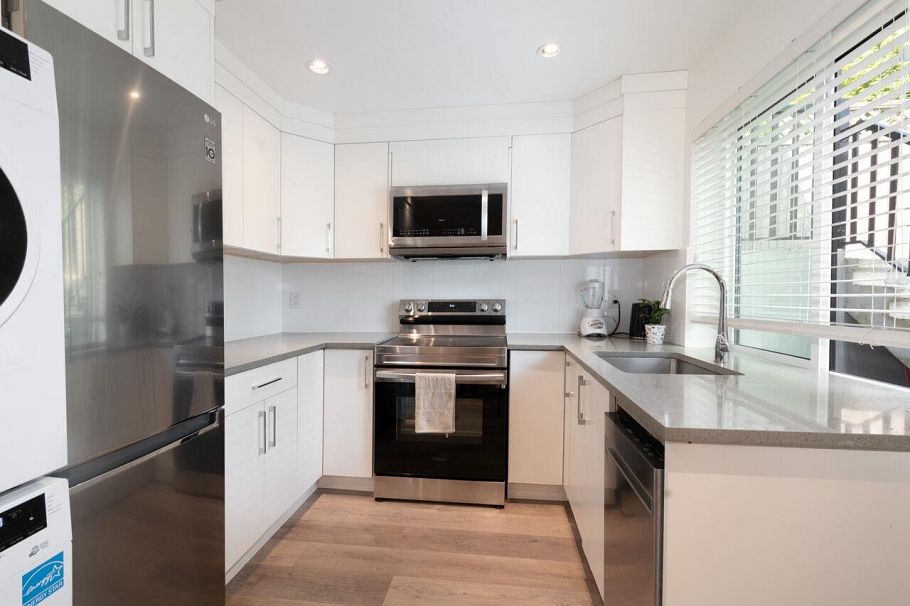 2765 E 27th Avenue Vancouver, BC - 32