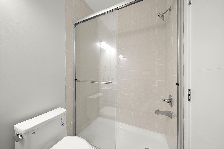 253 W 18th Street North Vancouver, BC - 22