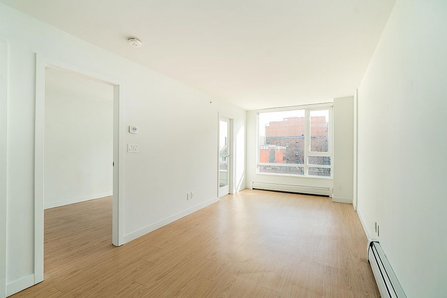 716 188 Keefer Street Vancouver, BC - 2