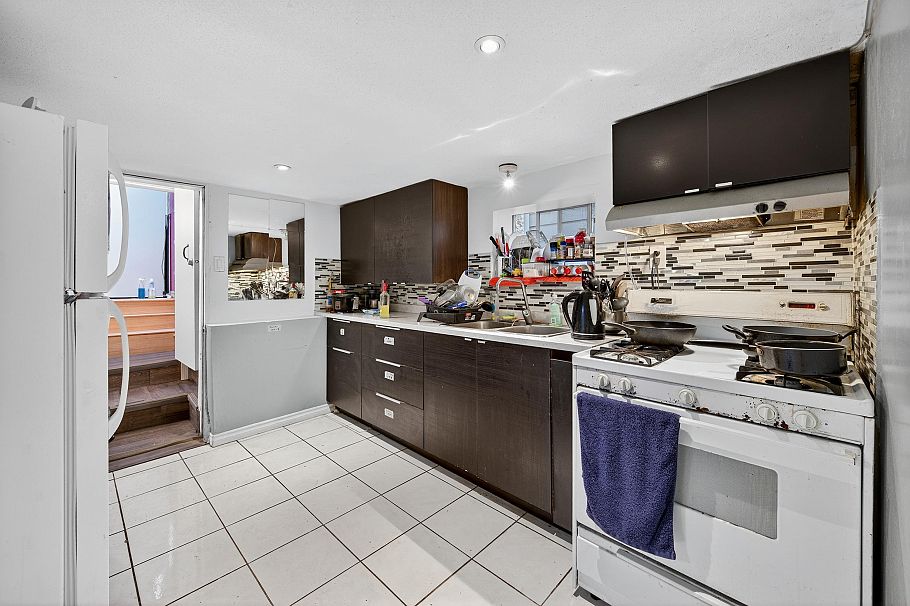 3838 Inverness Street Vancouver, BC - 24