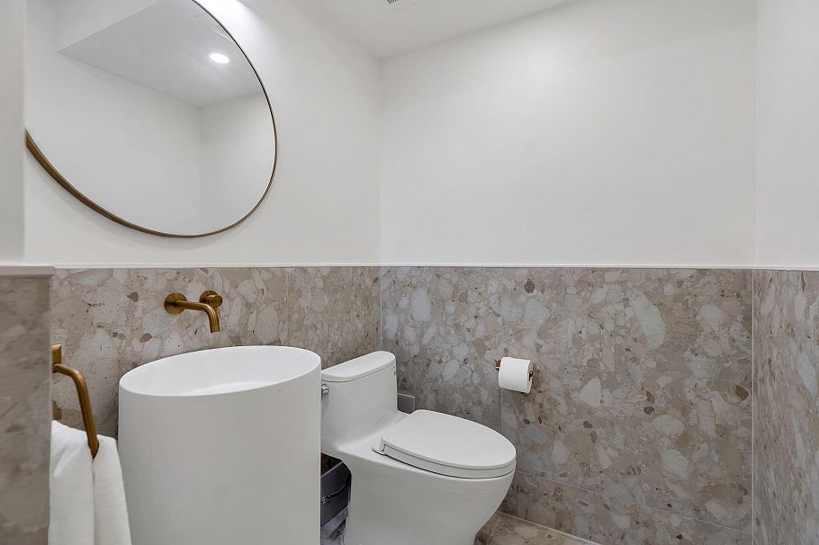 1340 W 7th Avenue Vancouver, BC - 15