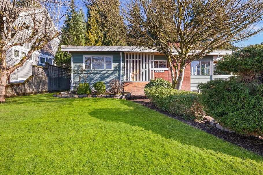 4202 Skyline Drive North Vancouver, BC - 1