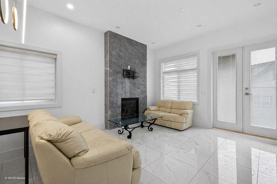 1052 E 50th Avenue Vancouver, BC - 35