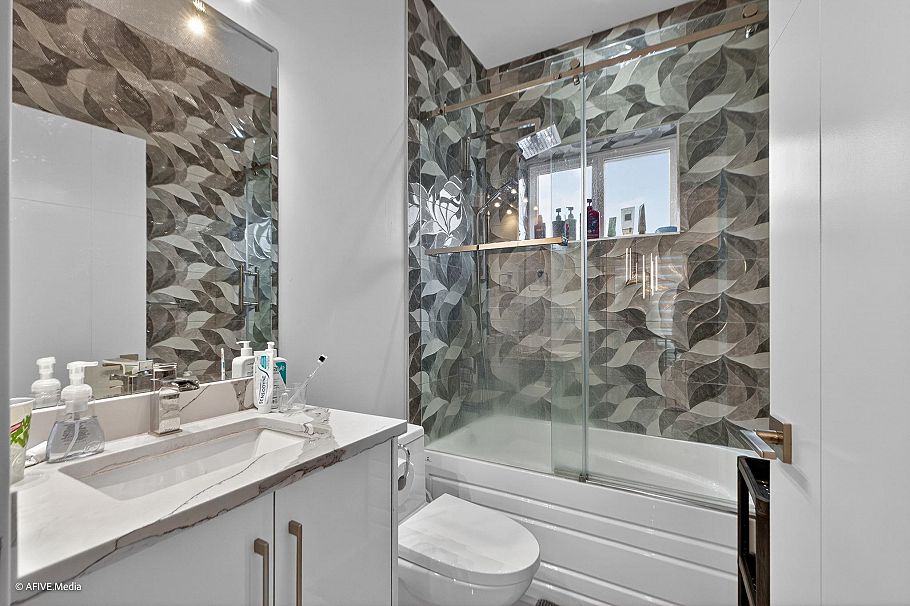 1052 E 50th Avenue Vancouver, BC - 22