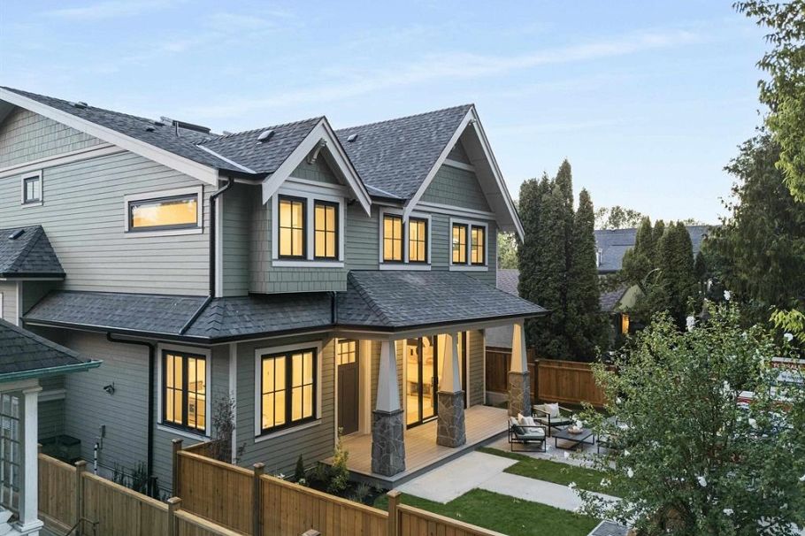 2138 E 10 Avenue Vancouver, BC - 22