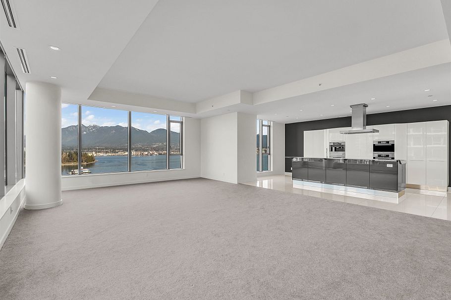 1301 277 Thurlow Street Vancouver, BC - 3