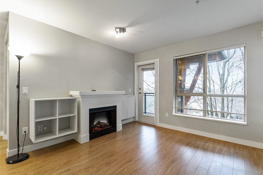 310 1633 Mackay Avenue North Vancouver, BC - 3