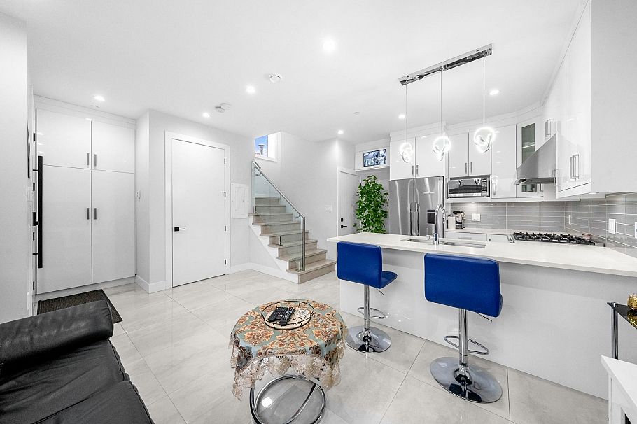 6751 Knight Street Vancouver, BC - 7