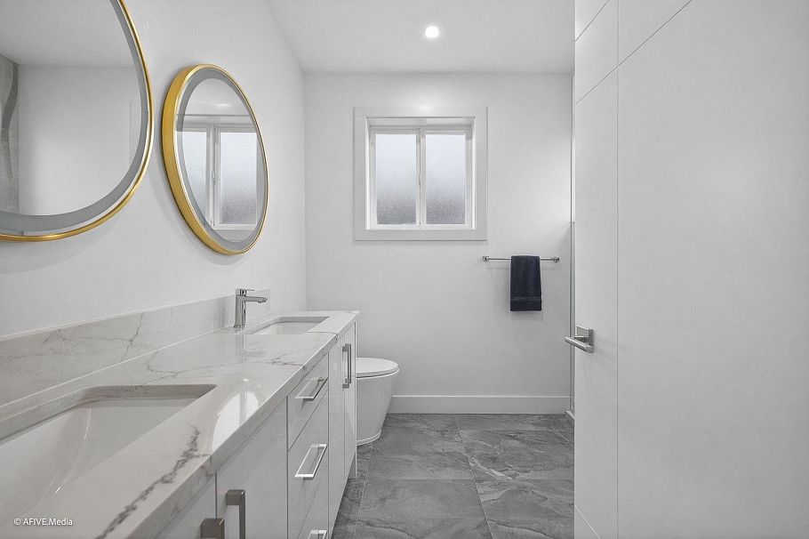 1052 E 50th Avenue Vancouver, BC - 21