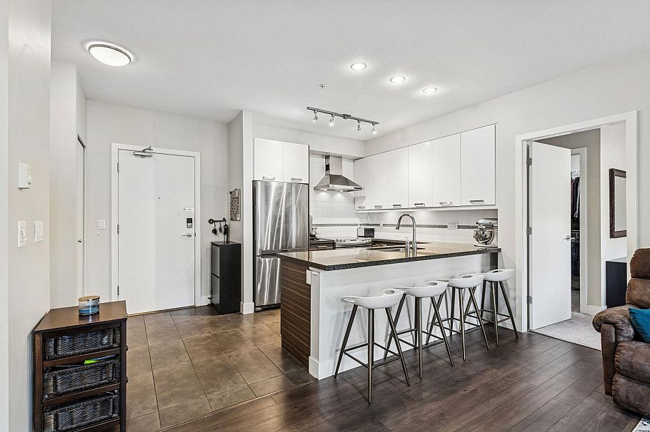 302 1273 Marine Drive North Vancouver, BC - 1