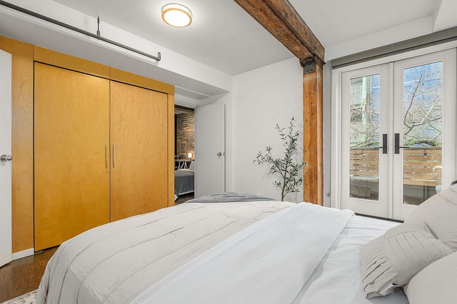 203 150 Alexander Street Vancouver, BC - 9