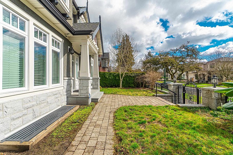 1657 W 58th Avenue Vancouver, BC - 37