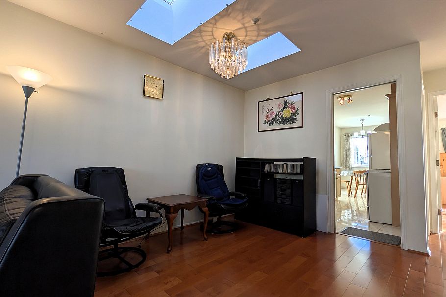 708 E 49th Avenue Vancouver, BC - 4