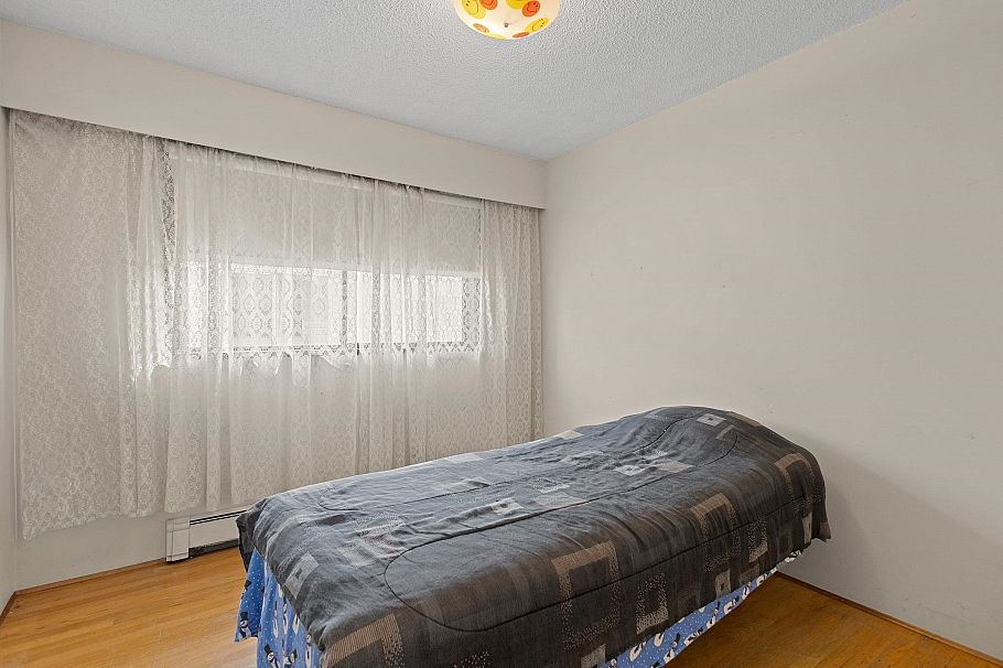 2225 E 35th Avenue Vancouver, BC - 18