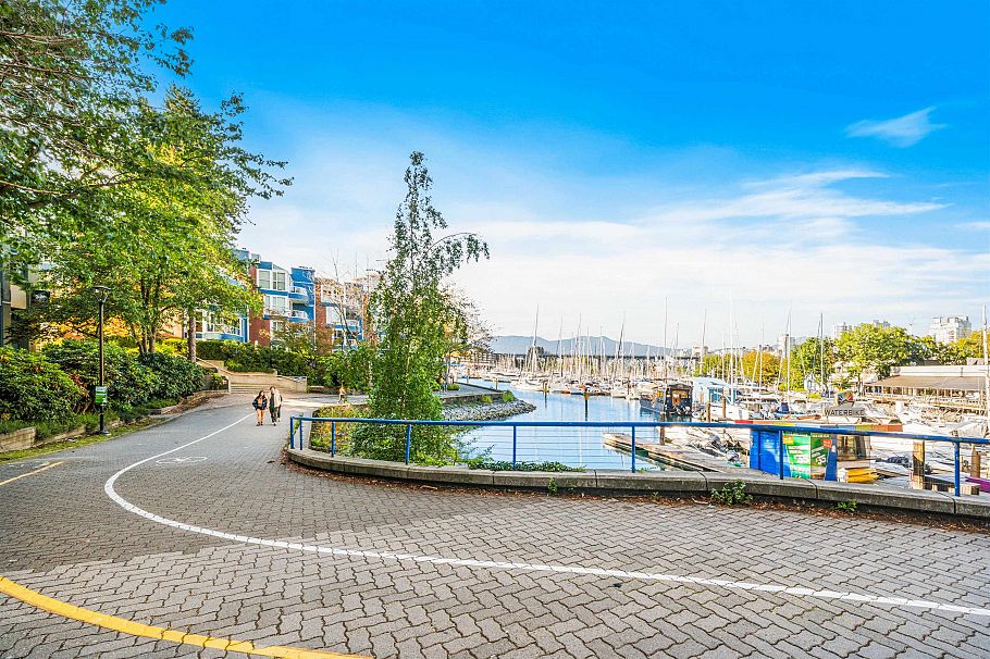 202 1333 W 7th Avenue Vancouver, BC - 29