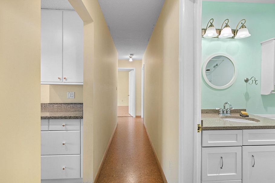 54 912 Premier Street North Vancouver, BC - 12