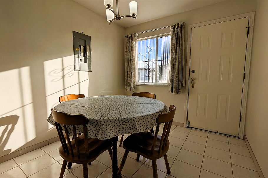 708 E 49th Avenue Vancouver, BC - 6