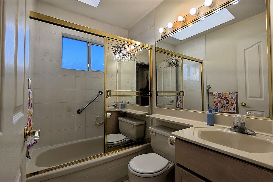 708 E 49th Avenue Vancouver, BC - 12