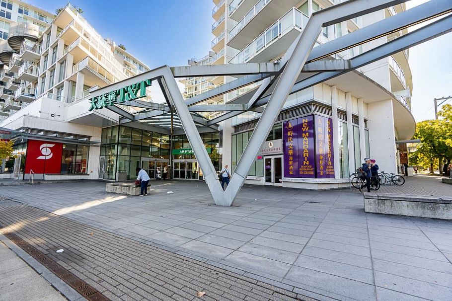 301 4638 Gladstone Street Vancouver, BC - 31