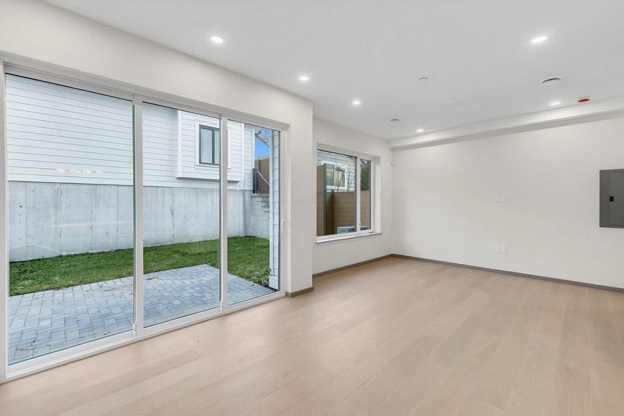 2 3547 E Georgia Street Vancouver, BC - 14