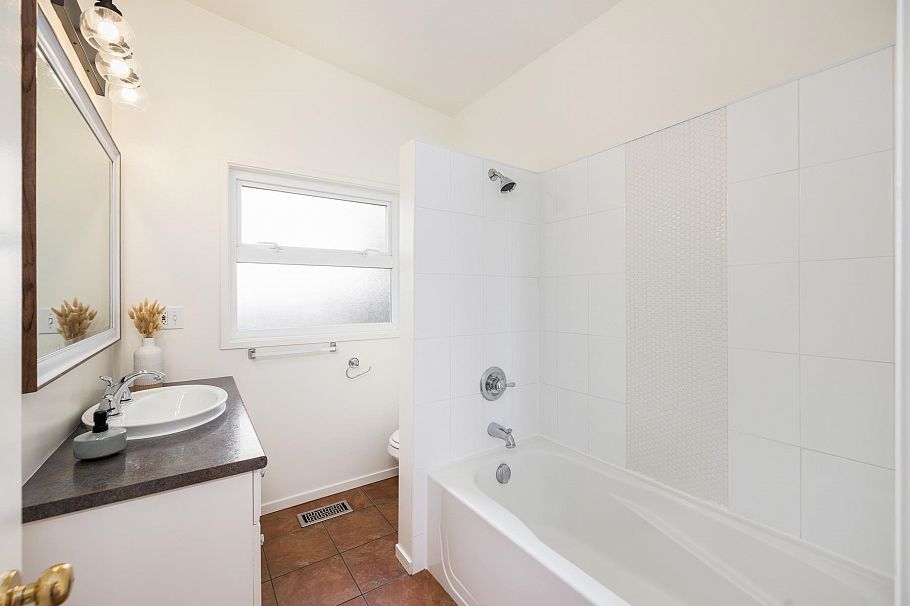 4202 Skyline Drive North Vancouver, BC - 28