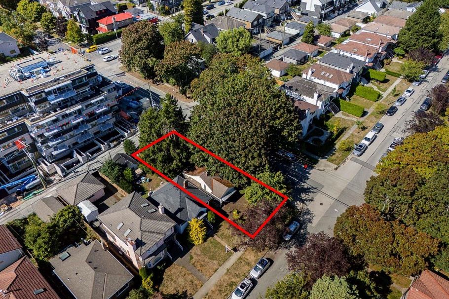 970 W 64th Avenue Vancouver, BC - 1