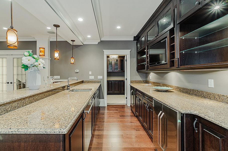 1657 W 58th Avenue Vancouver, BC - 34