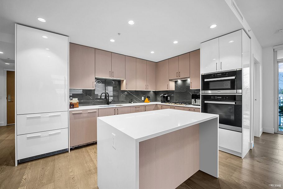 203 1632 Lions Gate Lane North Vancouver, BC - 2